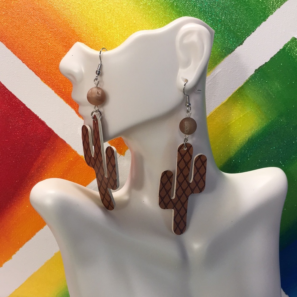 5/$25 Cute 🌵 earrings